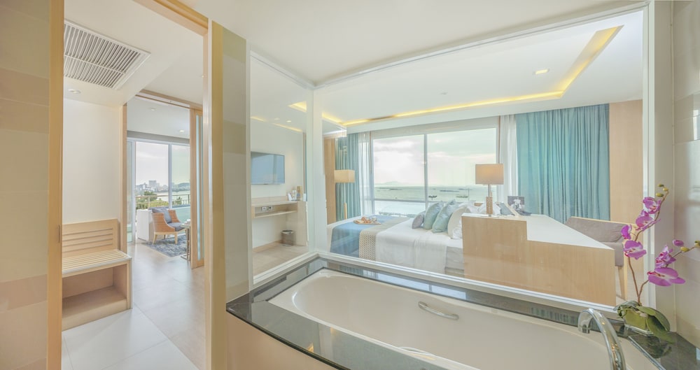 One-Bedroom Suite photo 2