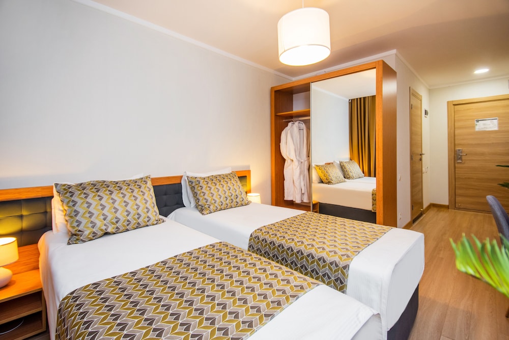 Standard Twin Room - Photo 3