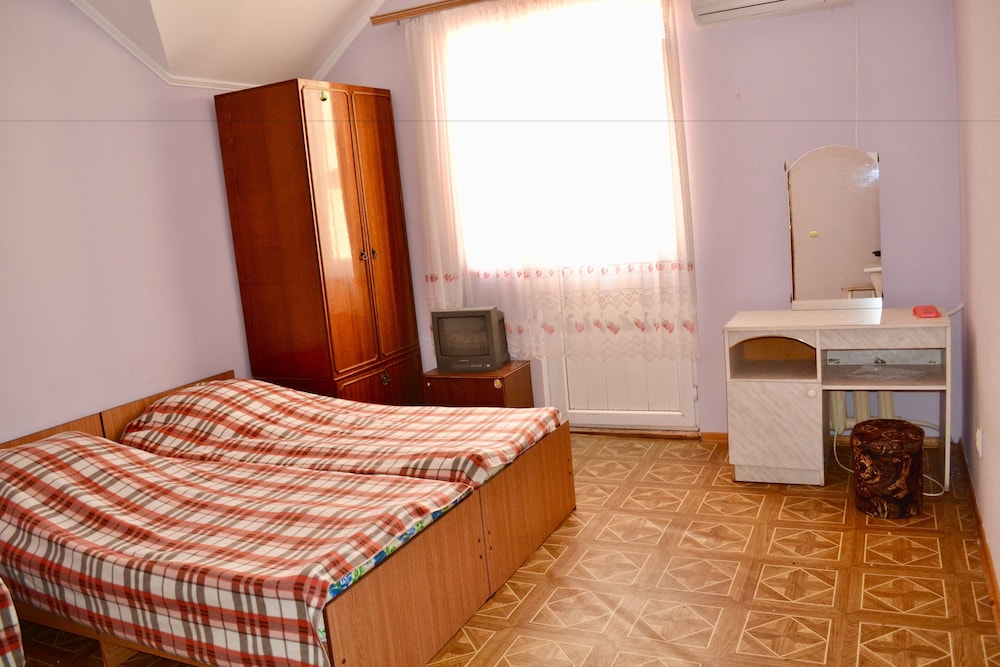Standard Triple Room, Balcony photo 2