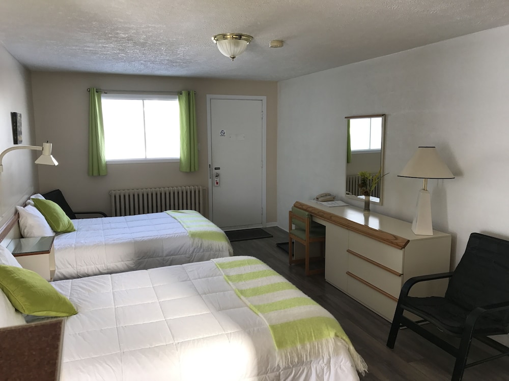 Family Room, 1 Bedroom, River View photo 3