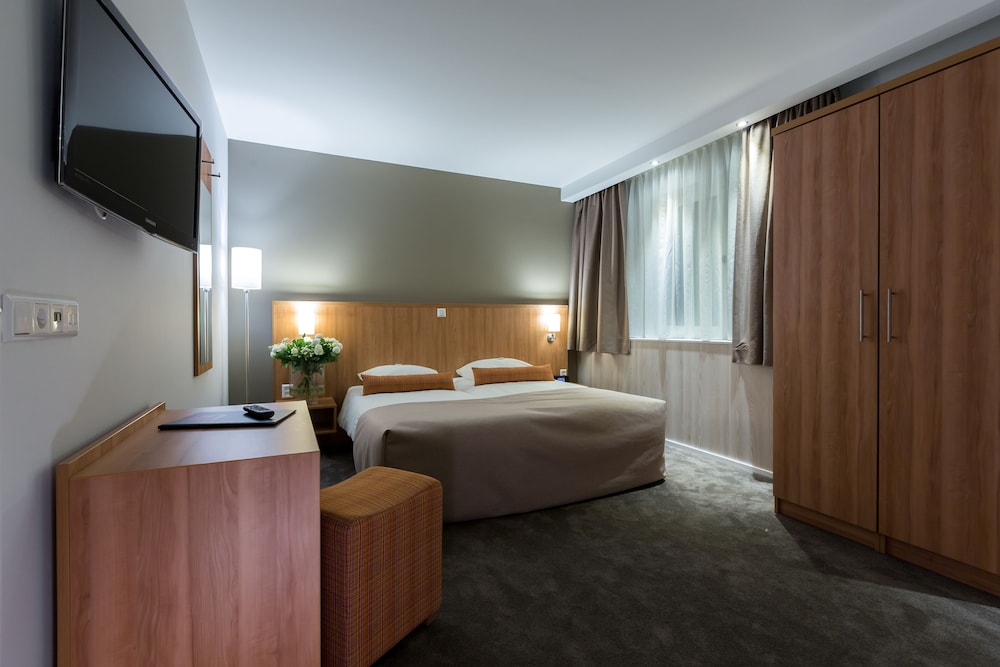 Economy Double Room Single Use photo 3
