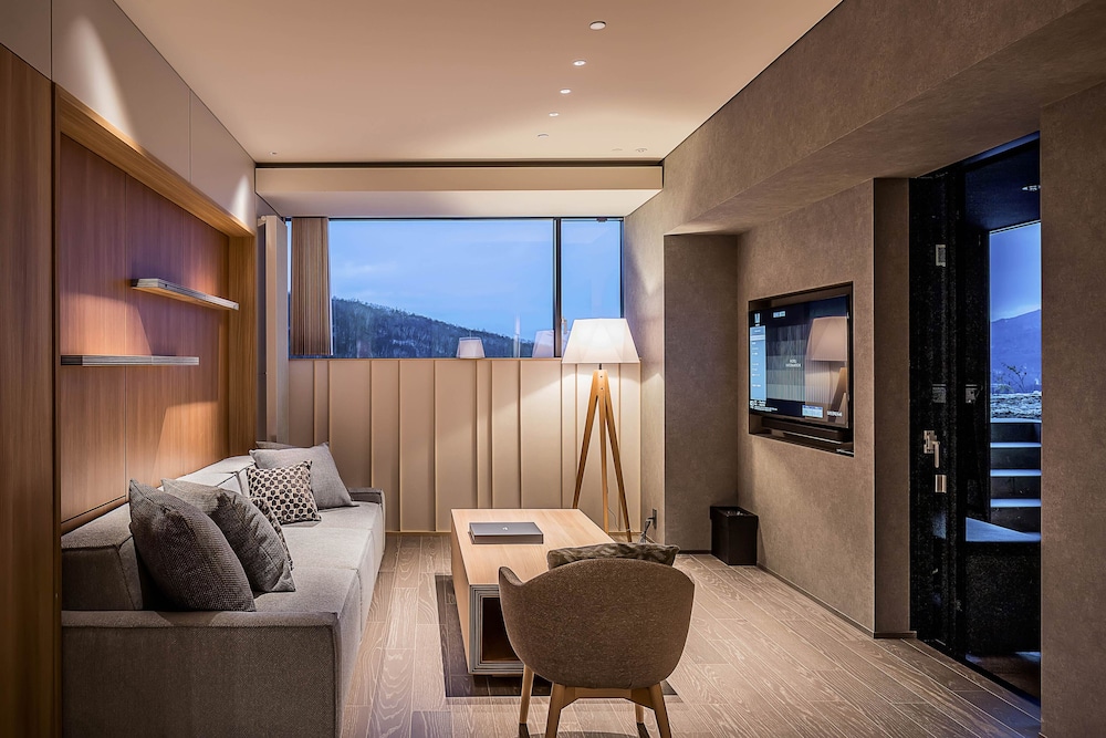 Signature King Suite Ski in / out, Non Smoking photo 1