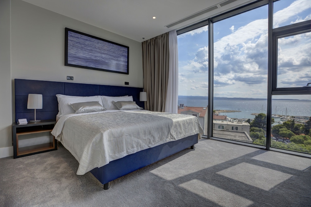 Premium Suite, Hot Tub, Sea View