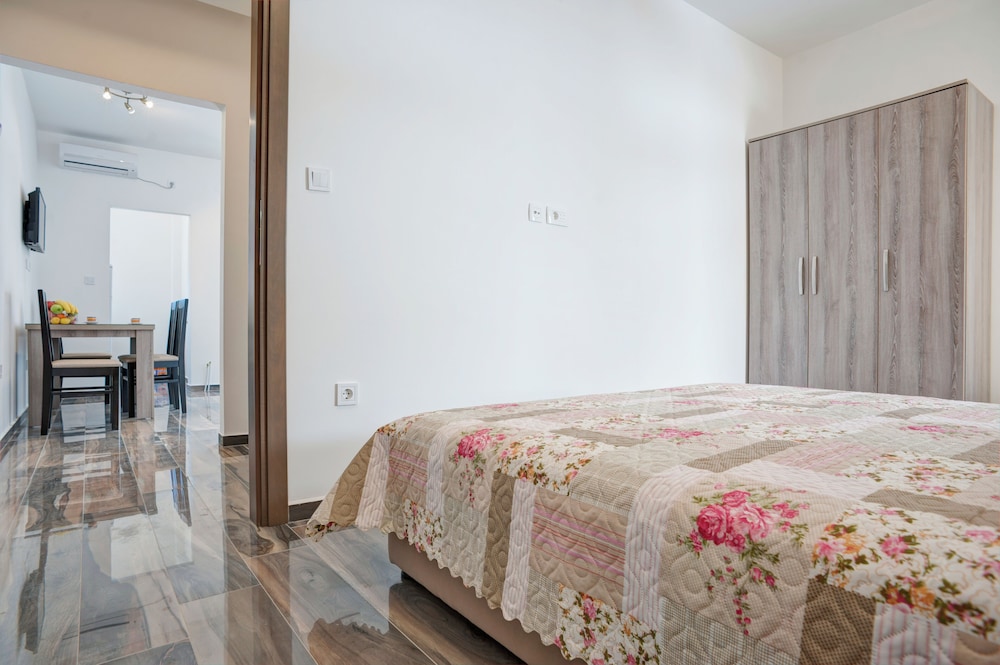 Apartment, 1 Bedroom, Balcony, Partial Sea View photo 3