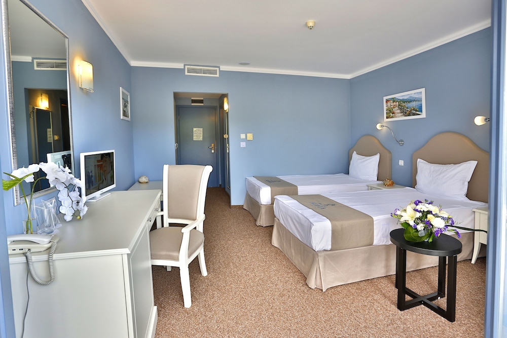 Double Or Twin Room, Balcony, Park View