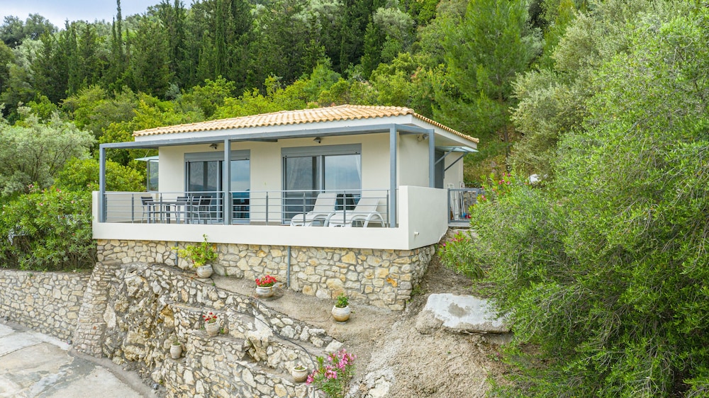 Honeymoon Suite, 1 Bedroom, Hot Tub, Sea View (Pasithea) photo 2