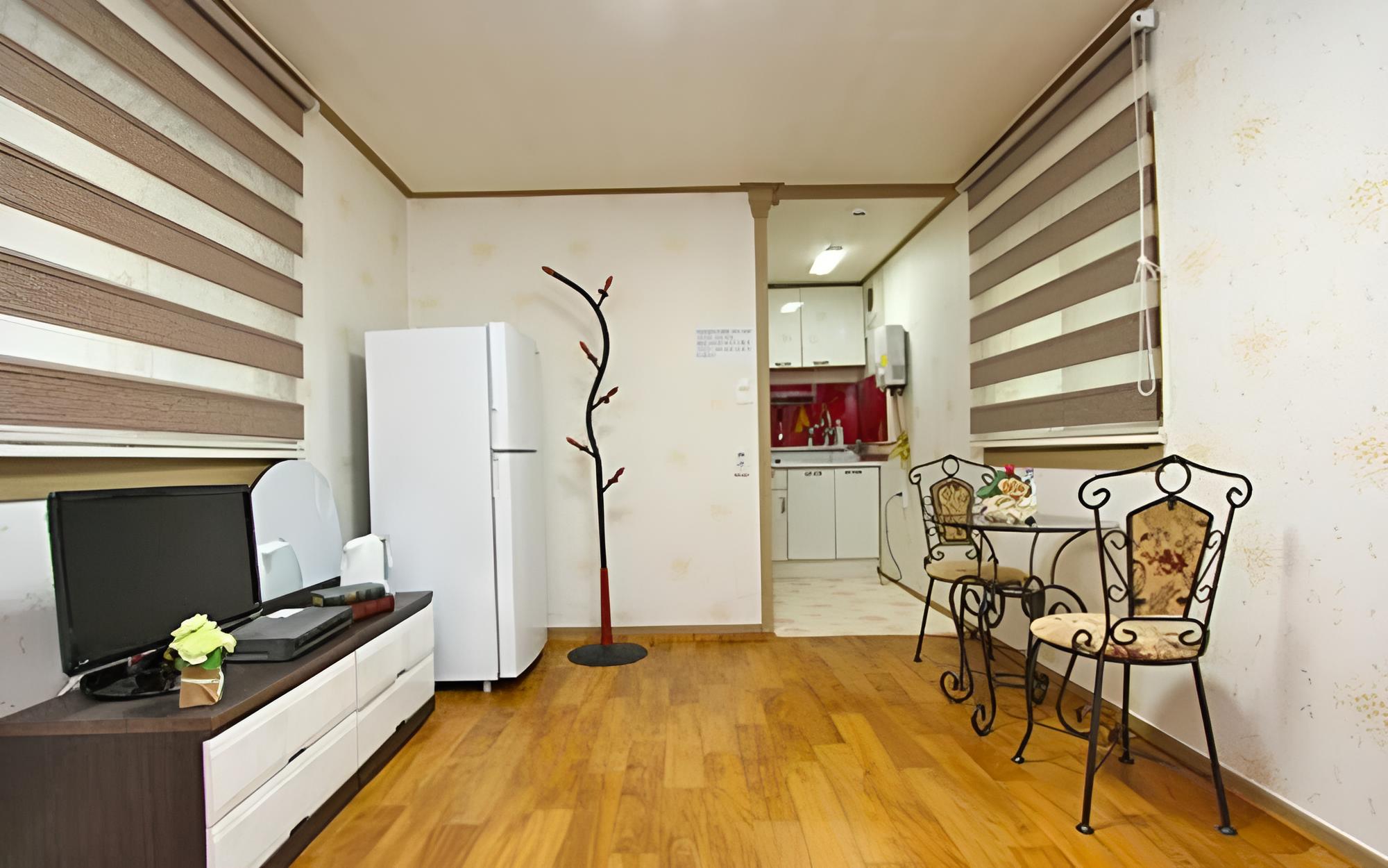 Room (Room 103 (separate building)-Reservat) - Photo 5