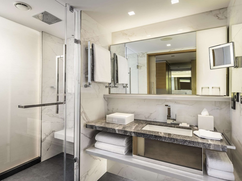 Swiss, Executive Room, 1 King Bed, Corner
