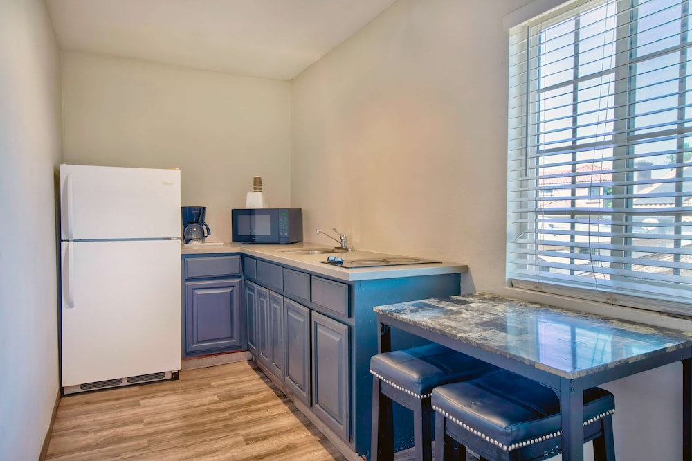 Deluxe Room, 2 Double Beds, Non Smoking, Refrigerator & Microwave