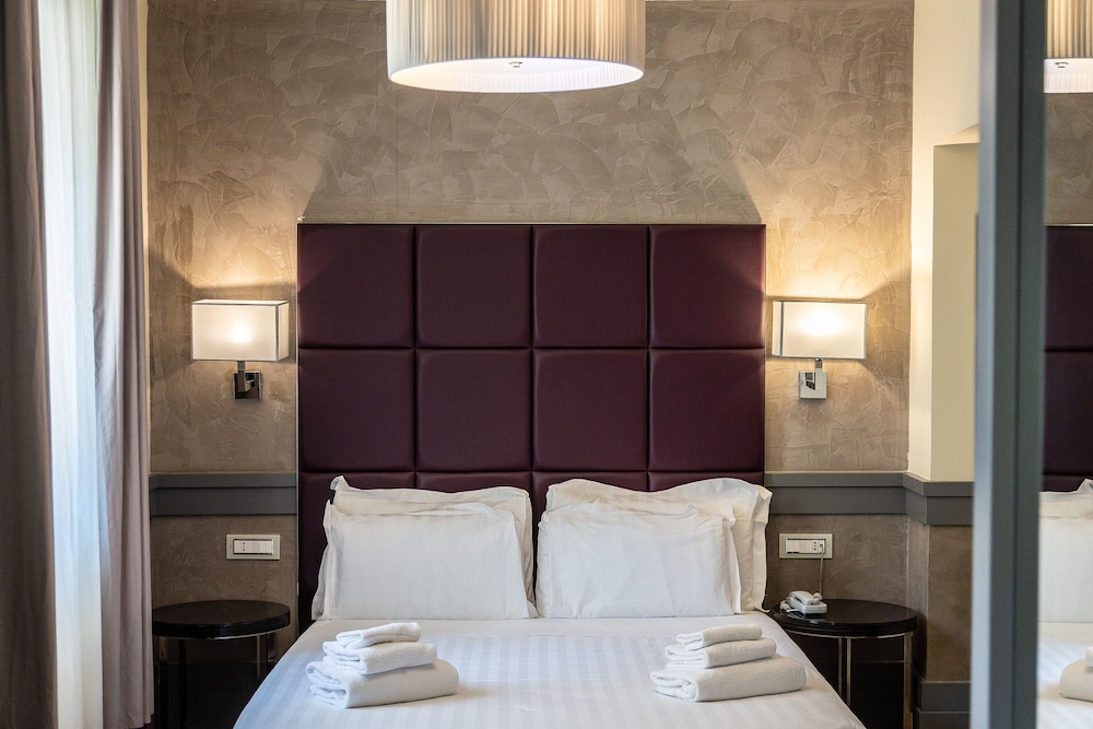 Traditional Double or Twin Room - Photo 4