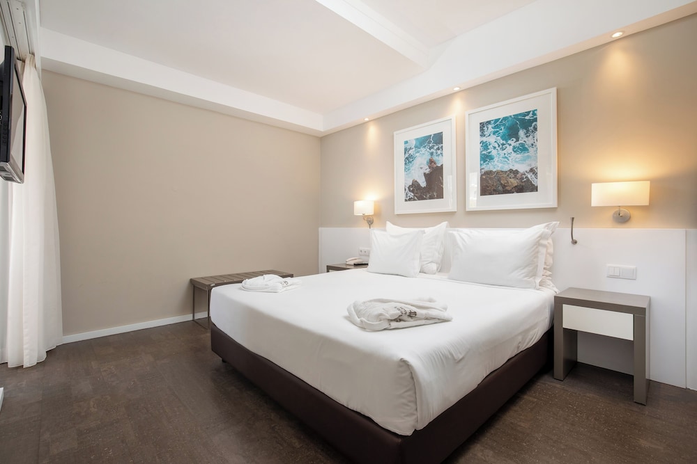 City Suite, City View (2 adults + 1 child) - Photo 1