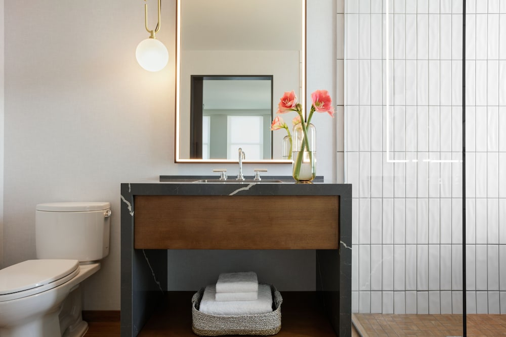 Premium Room, 2 Queen Beds, Roll-in Shower (Mobility) - Photo 2