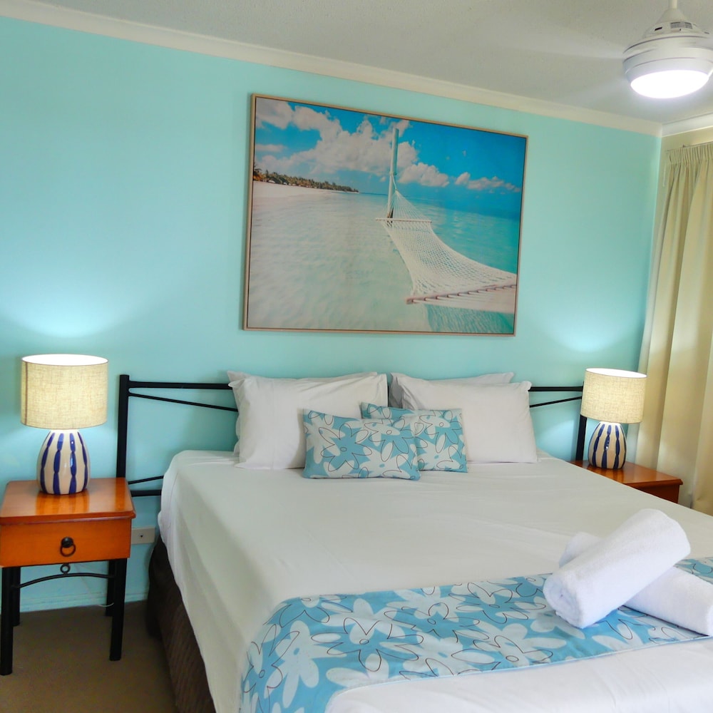 3 Bedrooms Coral Sea Sunrise & Front Ocean Views photo 3