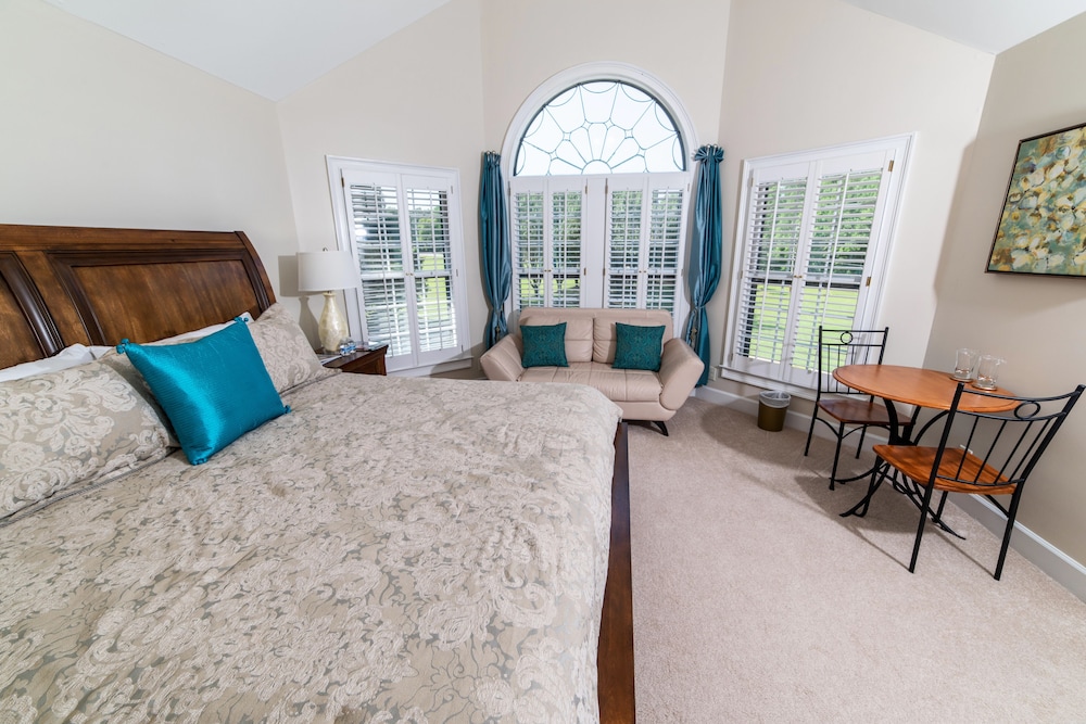 Sunnyvale Room photo 1