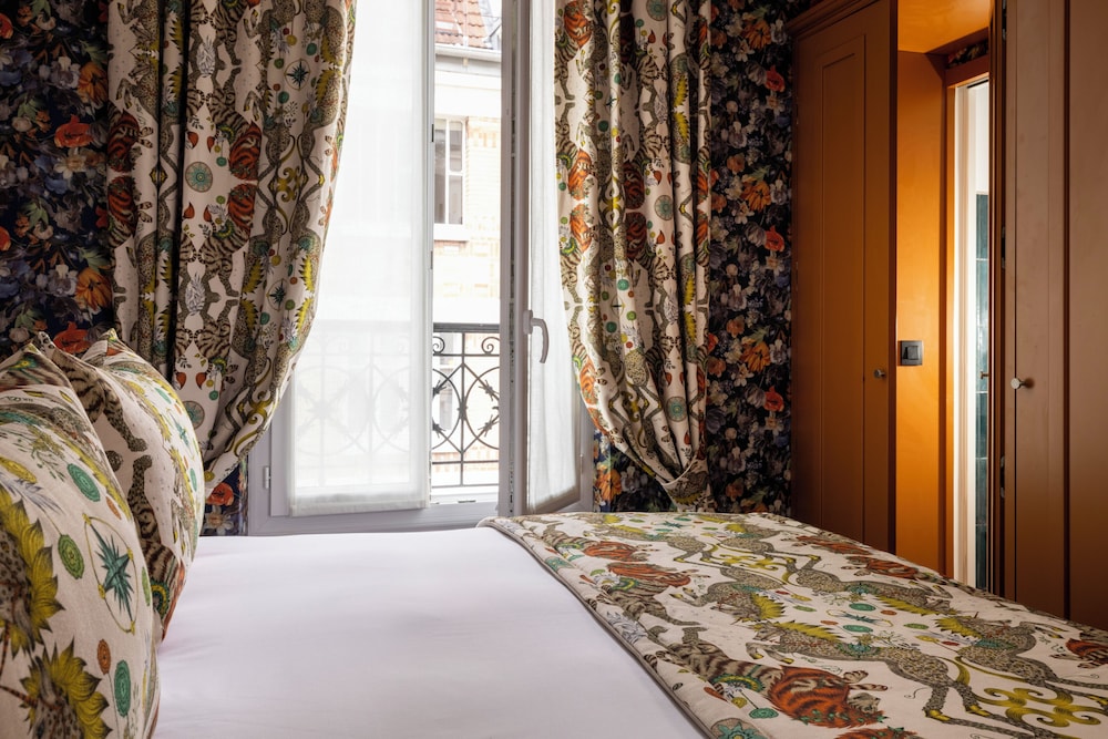 Superior Room (with spa access) thumbnail 5
