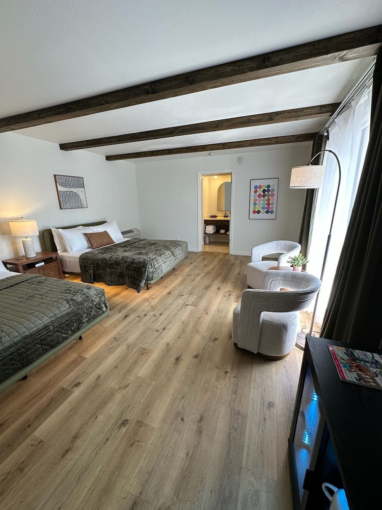 Double Room, 2 Queen Beds, Non Smoking, Housekeeping