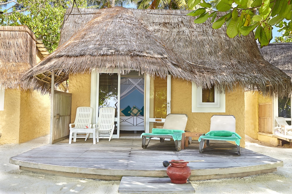 Beach Bungalow - Photo 2
