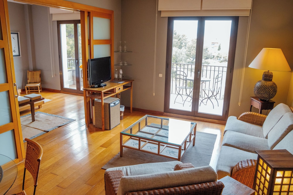 Classic Suite, Balcony - Photo 4