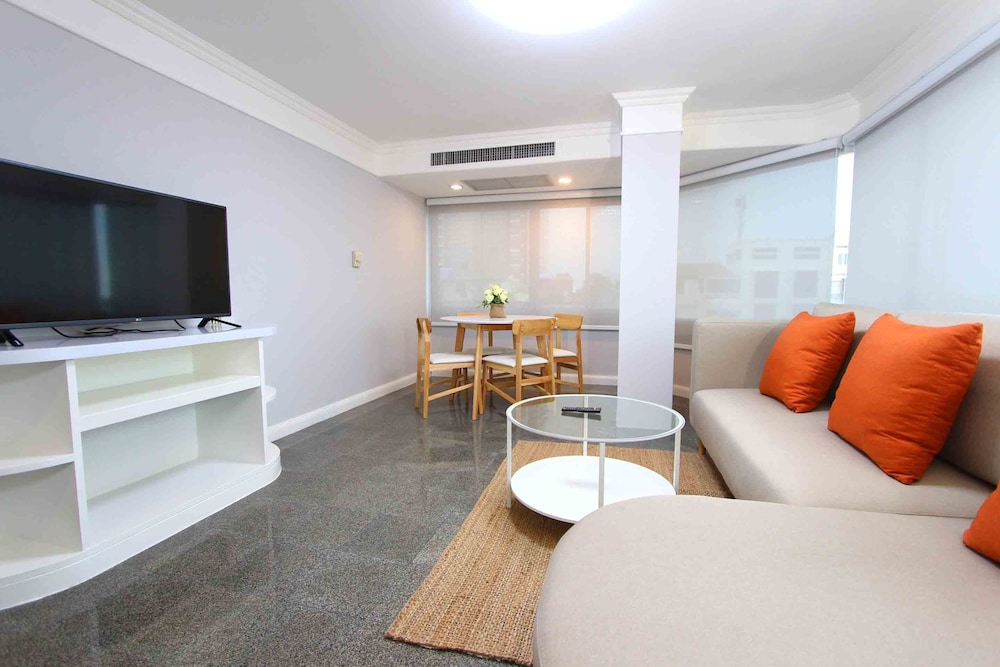 Family Room - Photo 10