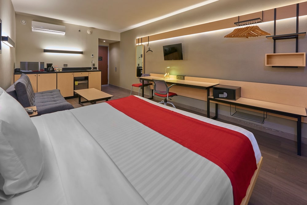 Superior Room, 1 Queen Bed with Sofa bed photo 3