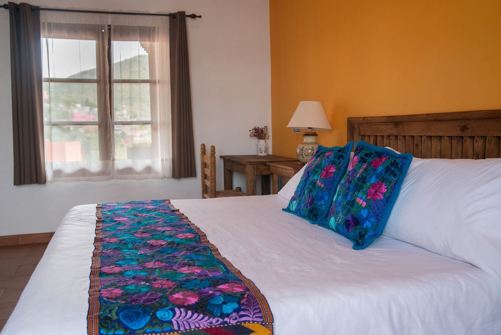 Romantic Room, 1 King Bed, Mountain View photo 3