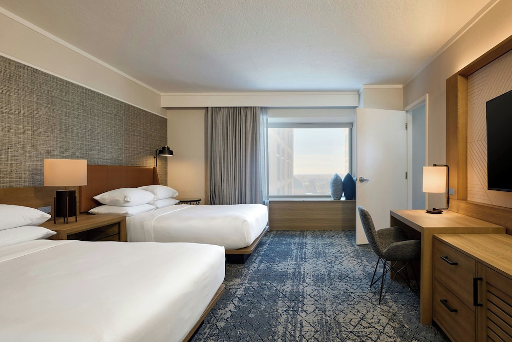 Club Suite, 2 Queen Beds - Photo 6
