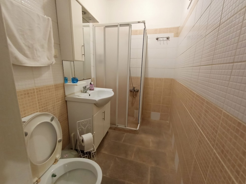Quadruple Room, Shared Bathroom photo 2