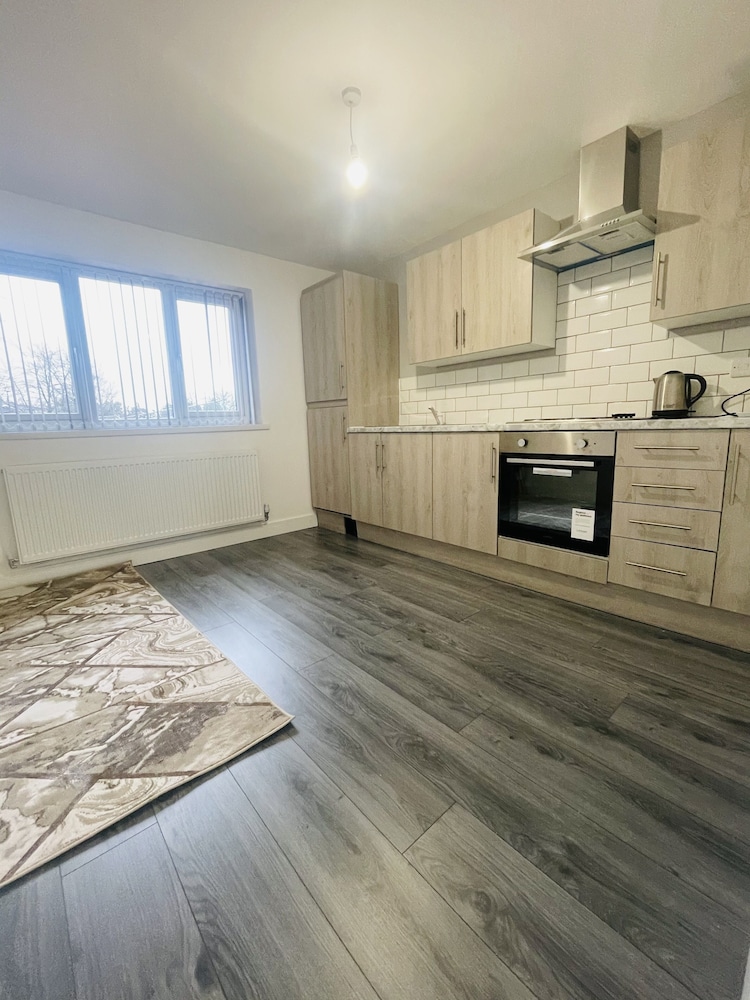 Suite, Ensuite photo 1