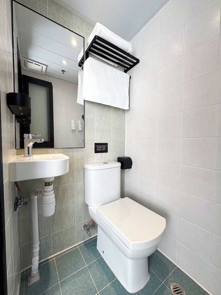 Standard Double Room (Long Stay Special with Housekeeping Service once/week) photo 3
