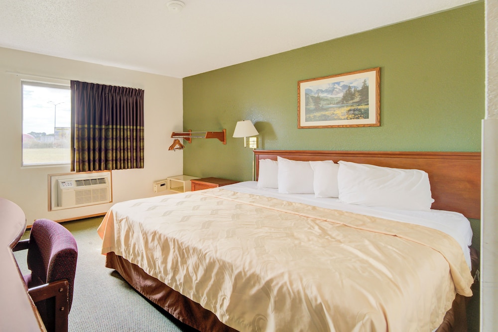 Queen Bed Accessible Non-Smoking photo 1