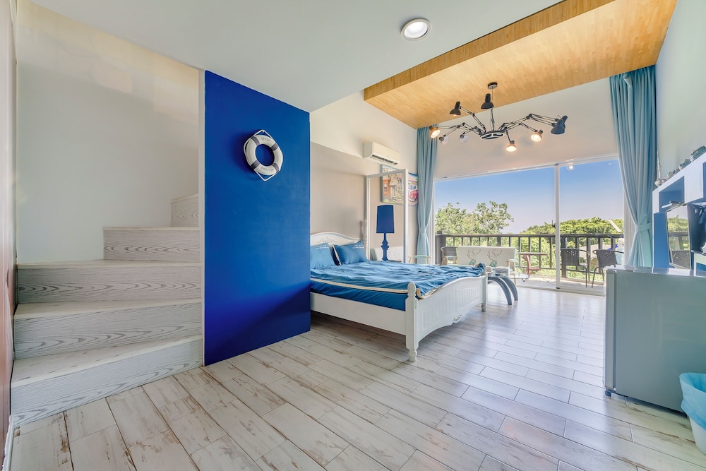 Quadruple room in the building photo 2