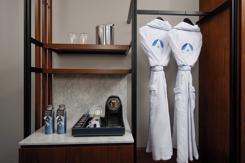 Suite, Mountain View (ADA) - Photo 10