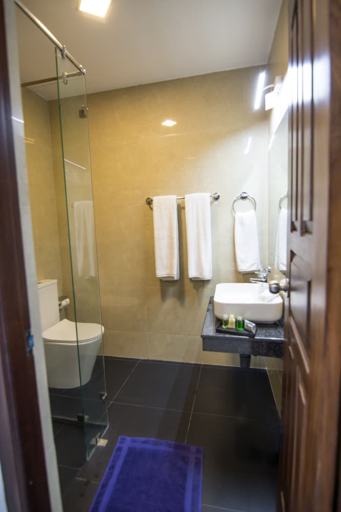 Deluxe Room With Partial Sea View photo 3