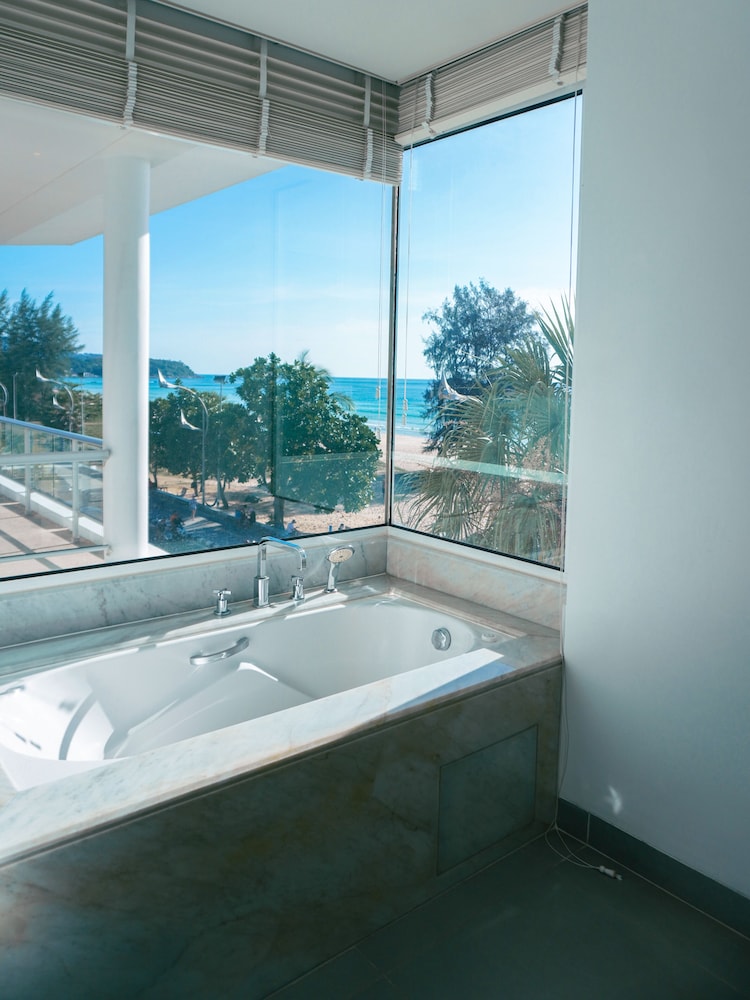 Family Two-Bedroom Beachfront Residence. - Photo 7