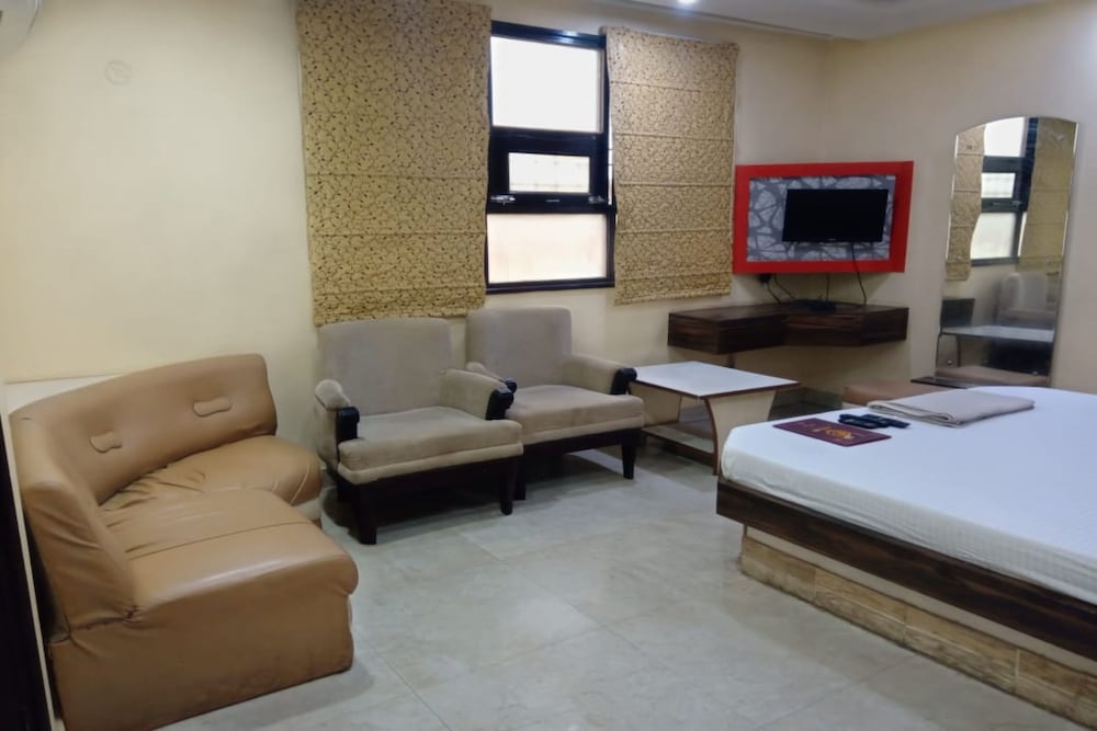 Suite - Photo 7