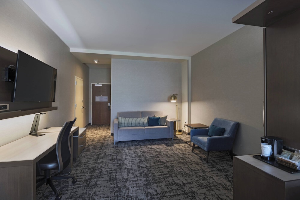 Suite, 1 Bedroom - Photo 14