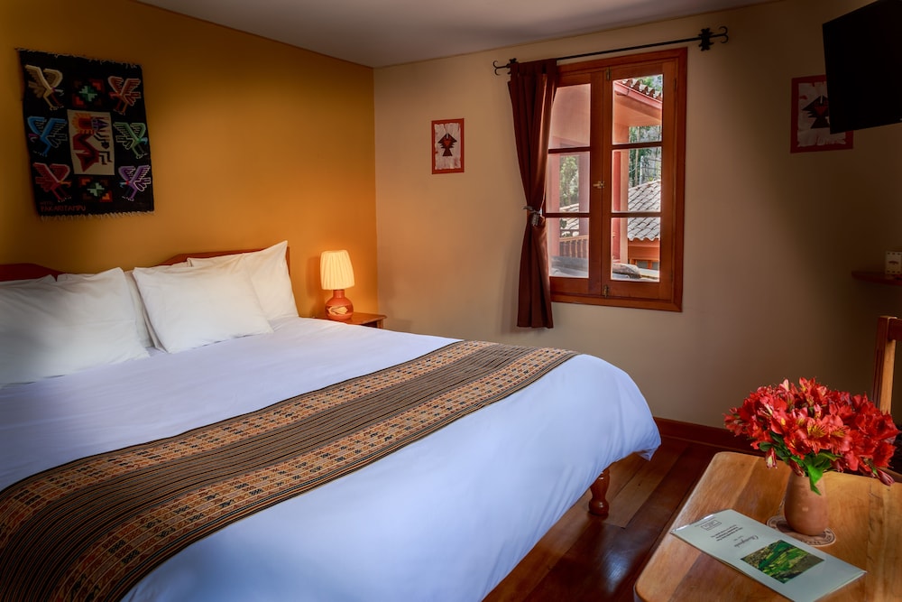 Deluxe Room, 1 King Bed photo 3