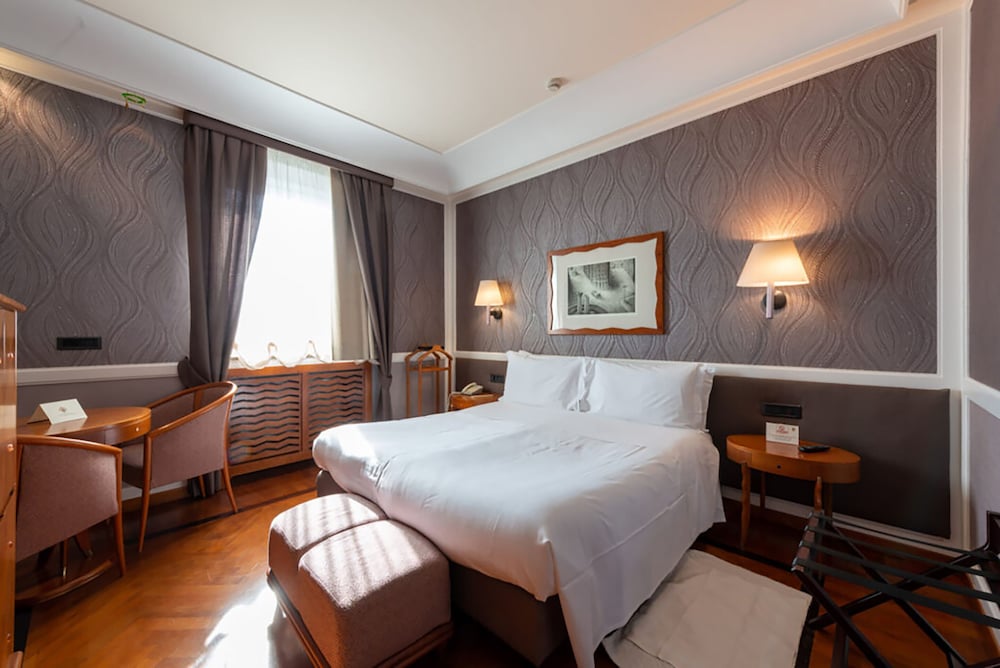 Classic Room (Small) - Photo 17