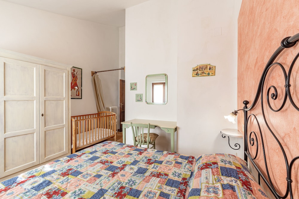 Family Apartment, 2 Bedrooms, Mountainside (Cornflower apt with shared pool) photo 1