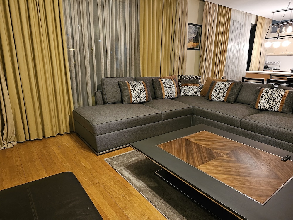 Presidential Duplex, 3 Bedrooms, Pool Access, Executive Level photo 3