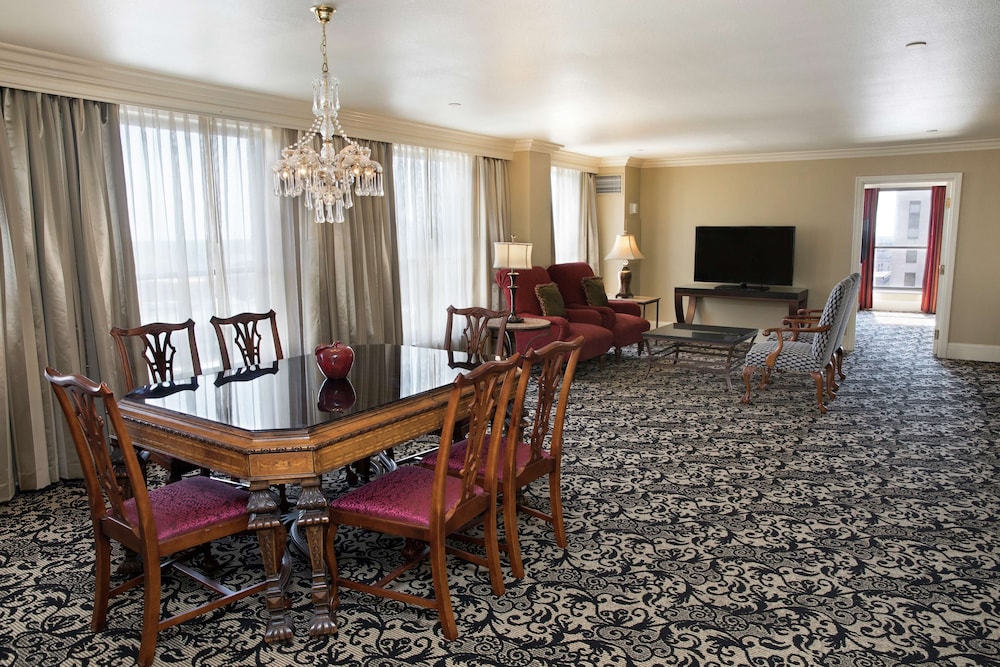 Suite, 1 King Bed, Non Smoking (Chairman's) - Photo 4