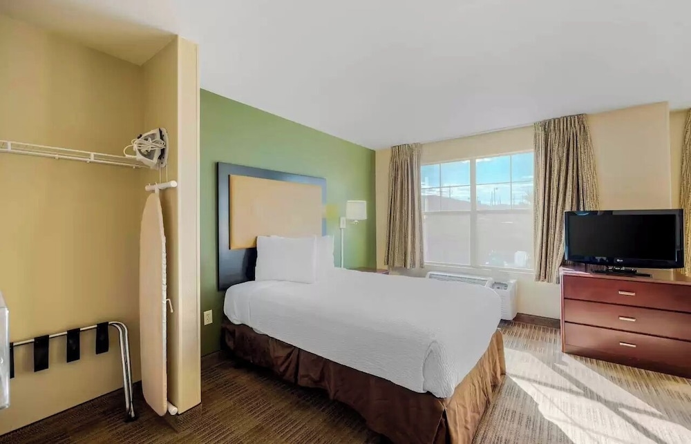 Suite, 1 Queen Bed, Non Smoking - Photo 1