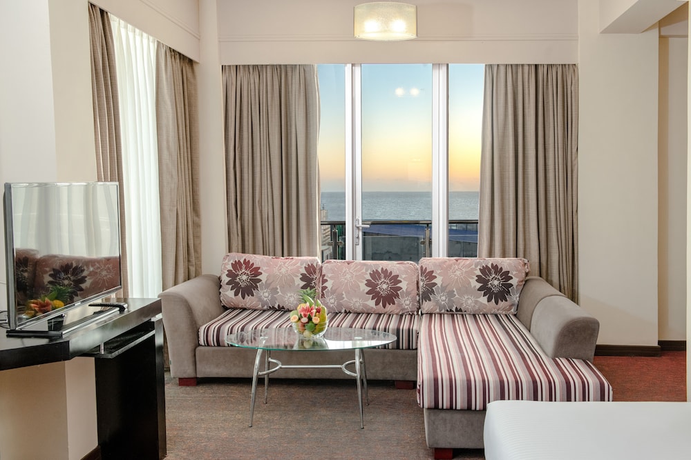 Room (Suite) photo 2