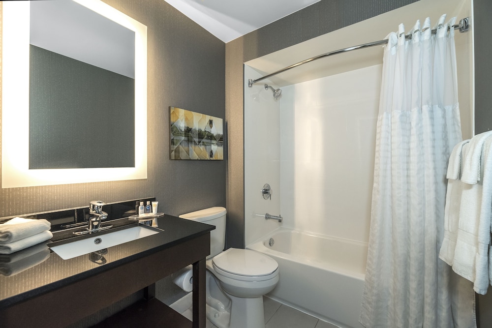 Standard Room, 2 Queen Beds, Refrigerator, Second Floor - Photo 5