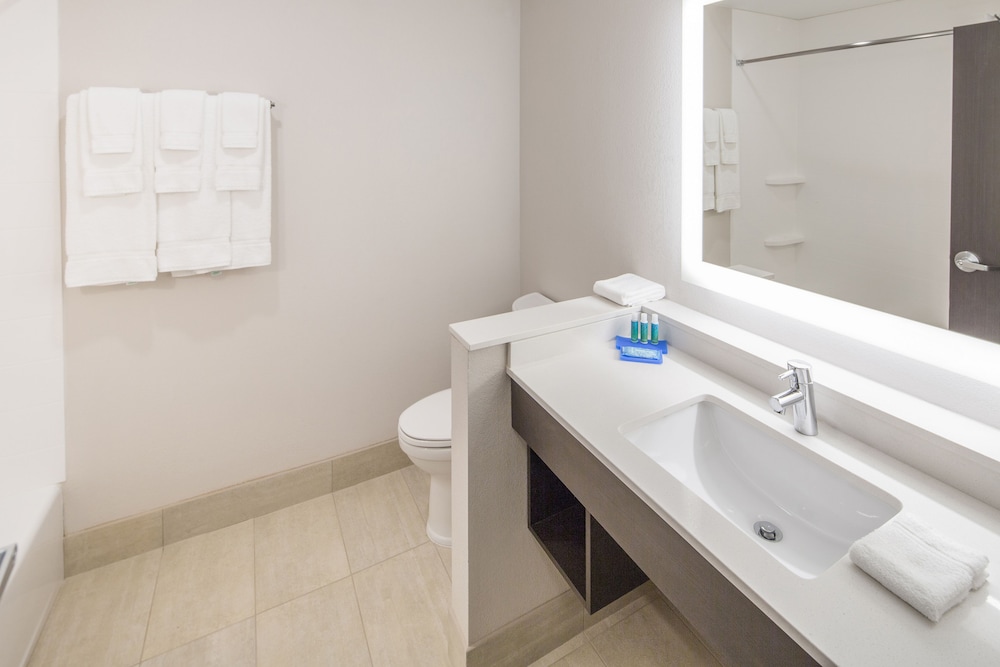 Suite, 2 Queen Beds, Accessible (Hearing) photo 2