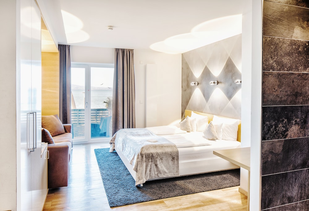 Superior Double Room, Partial Lake View photo 2