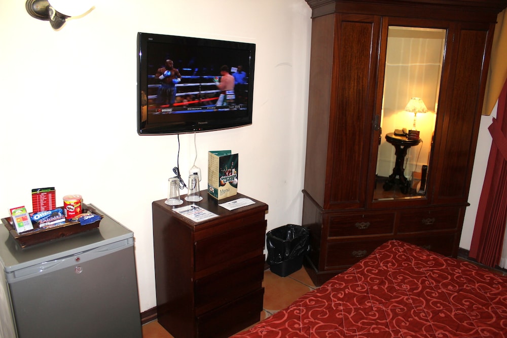 Standard Room, 1 King Bed - Courtyard Wing photo 2
