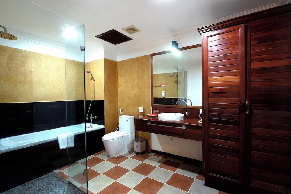 Executive Suite - Photo 5