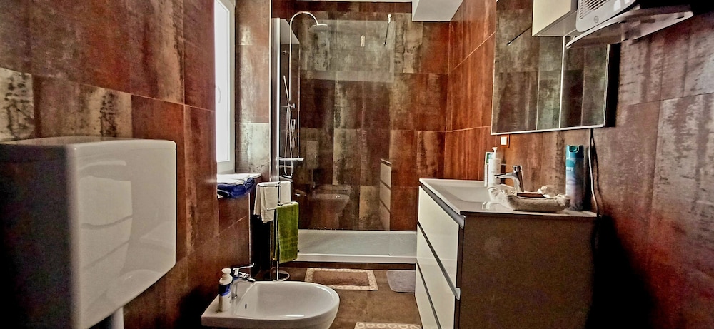 Classic Apartment, 2 Bedrooms, Harbor View