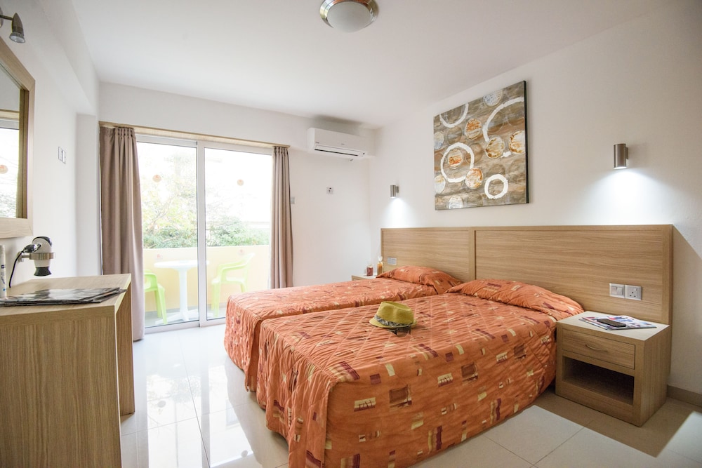 Studio Apartment, Ground Floor photo 1